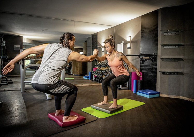Couple doing excersice using Airex corona mats