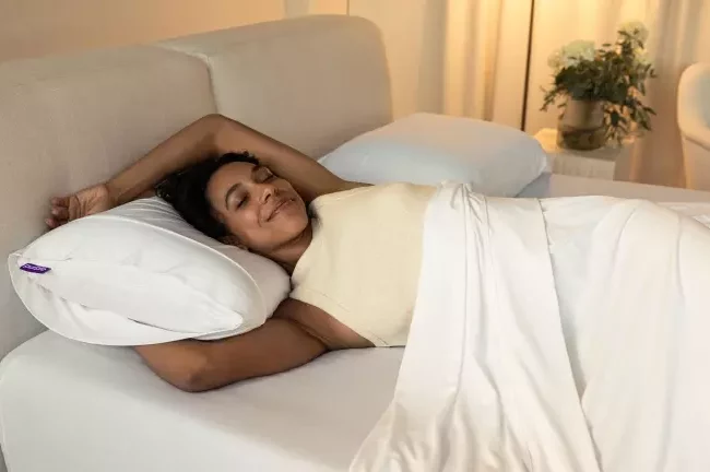 BedWeb-20232009_Harmony_Lifestyle_Sleeping_Female_2